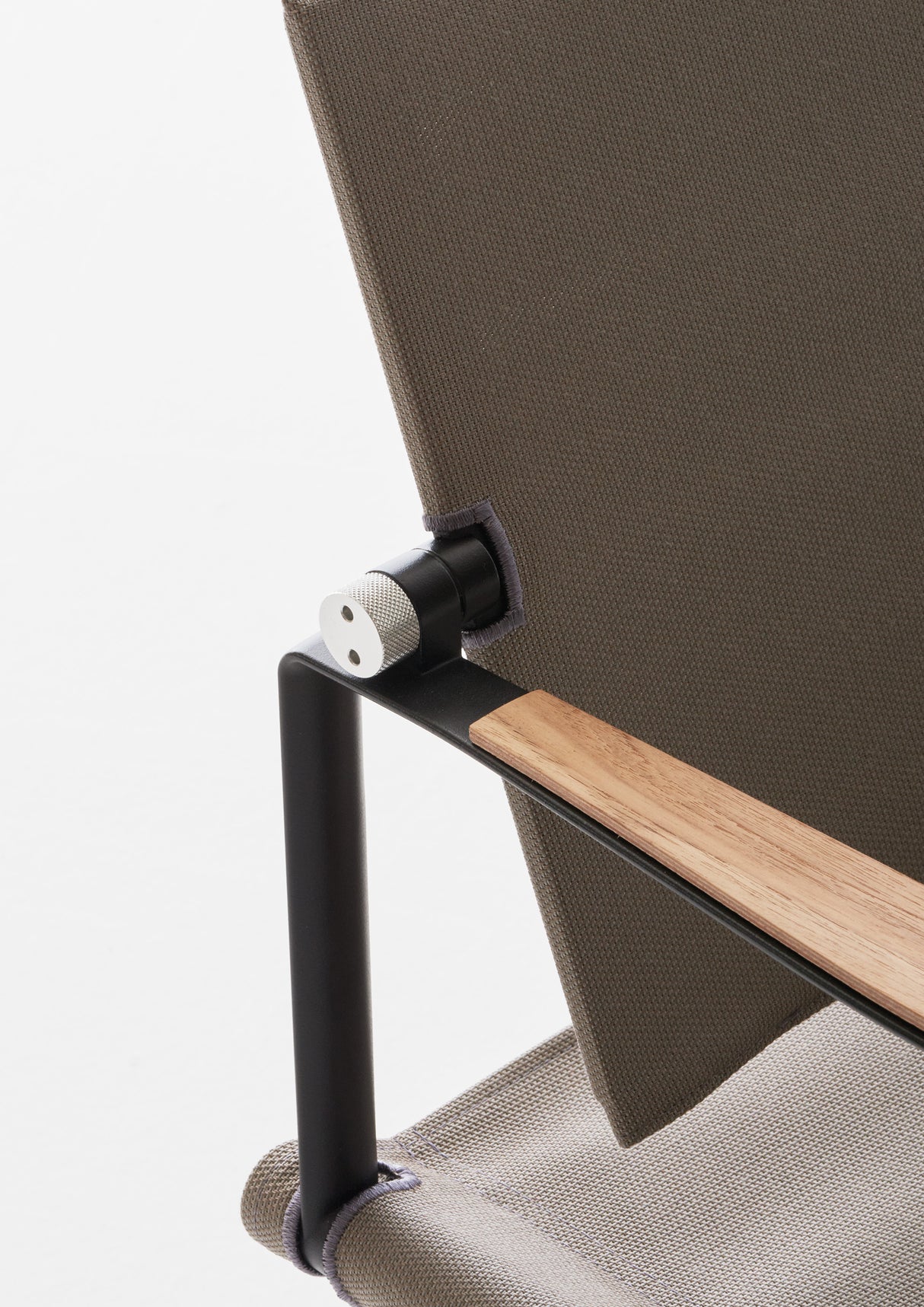 DEDON SEAX Armlehnenstuhl mit Holzdekor