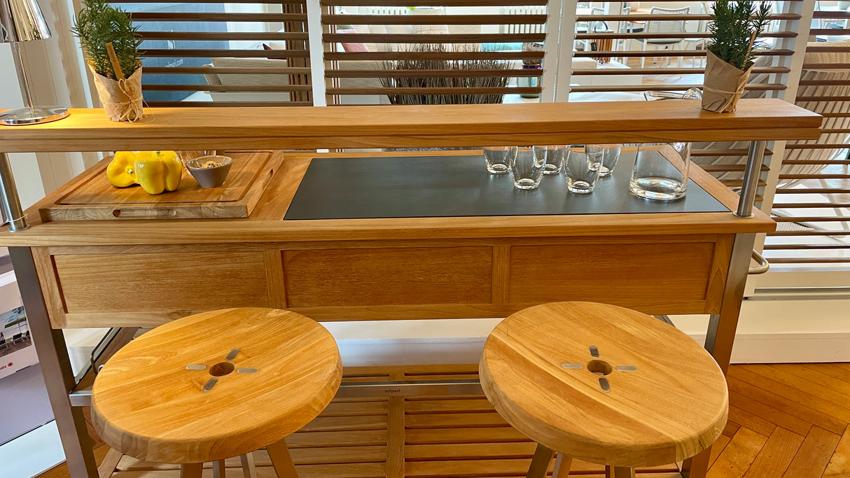 Solpuri Cocktailküche - Butler mit 2 Yix Barhockern