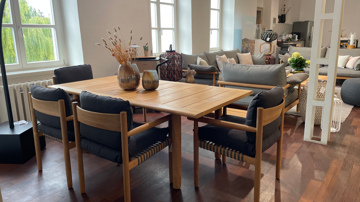 DEDON TIBBO Tischgruppe - TIBBO Tisch mit passenden TIBBO Armlehnenstühlen und Sitzbank