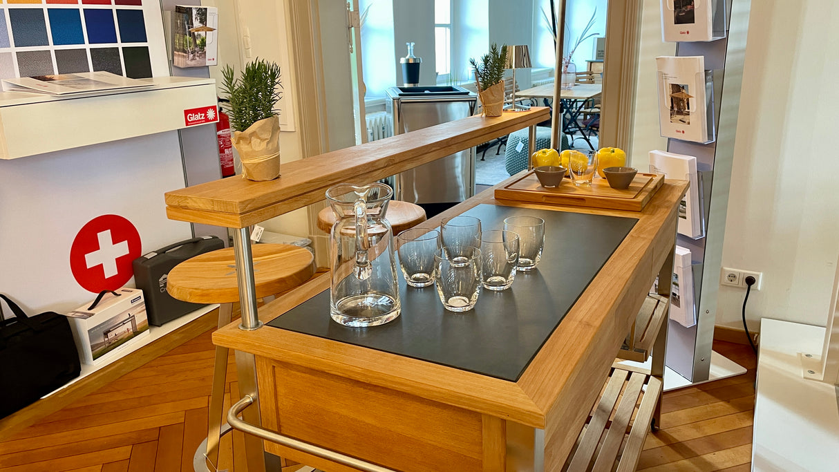 Solpuri Cocktailküche - Butler mit 2 Yix Barhockern