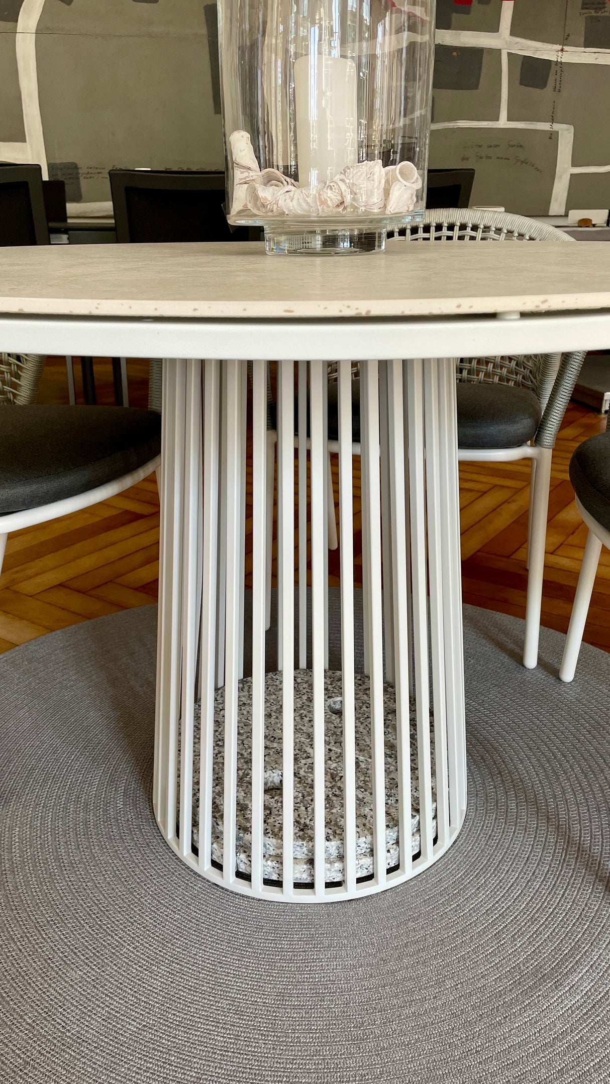 Solpuri Tischgruppe - Grid Dining Tisch mit 4 Jooy Stühlen