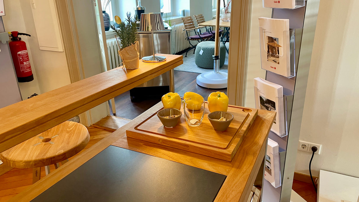 Solpuri Cocktailküche - Butler mit 2 Yix Barhockern