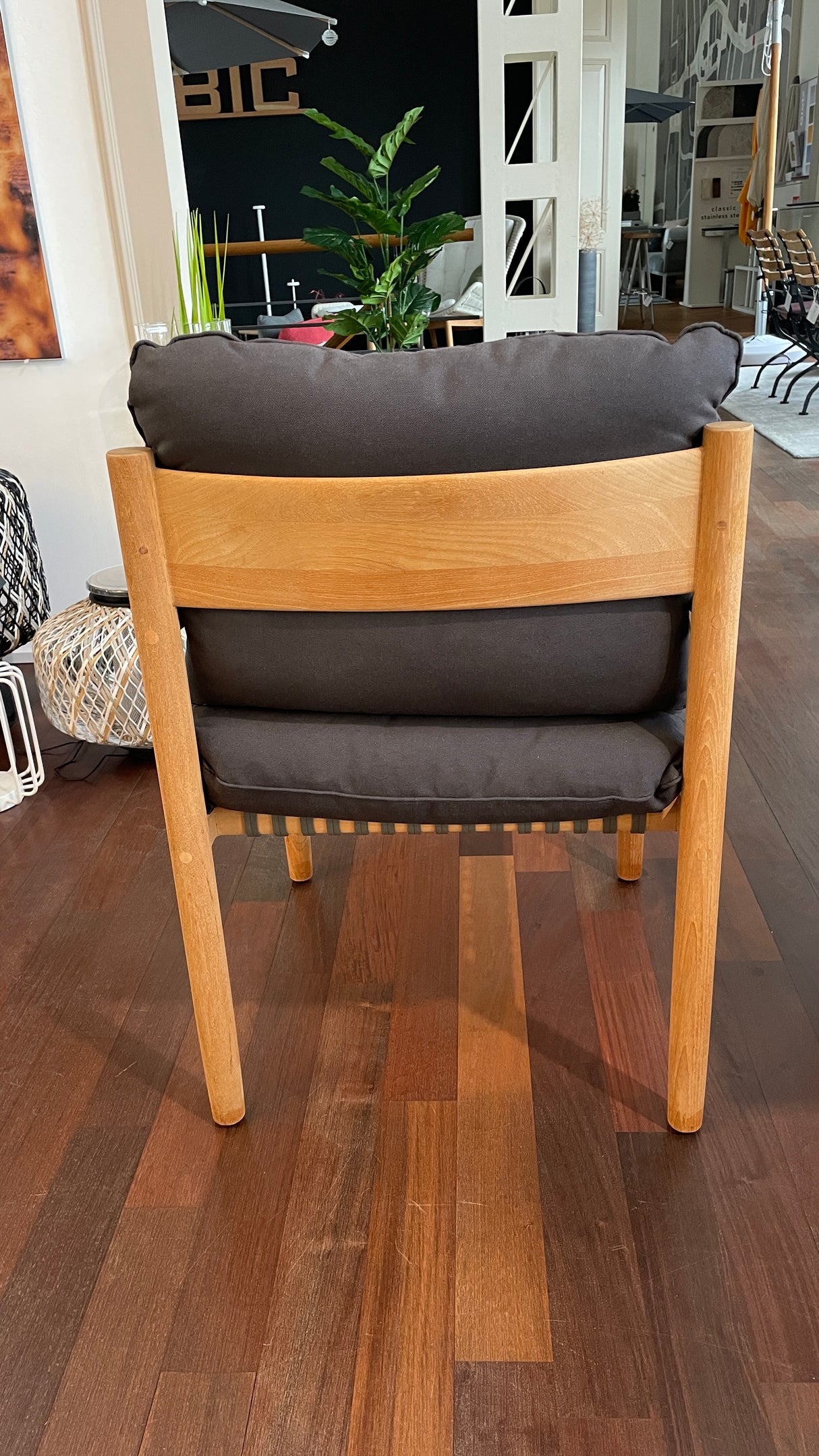 DEDON TIBBO Tischgruppe - TIBBO Tisch mit passenden TIBBO Armlehnenstühlen und Sitzbank