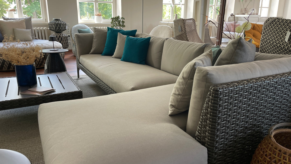 DEDON MU - Lounge mit passenden Kaffeetisch