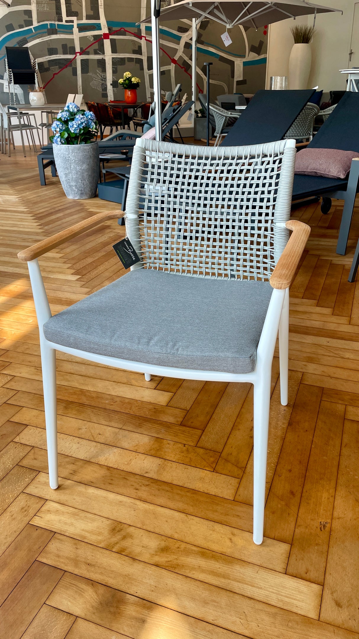 Solpuri Tischgruppe - Charil Dining Tisch mit 4 Vera Stühlen