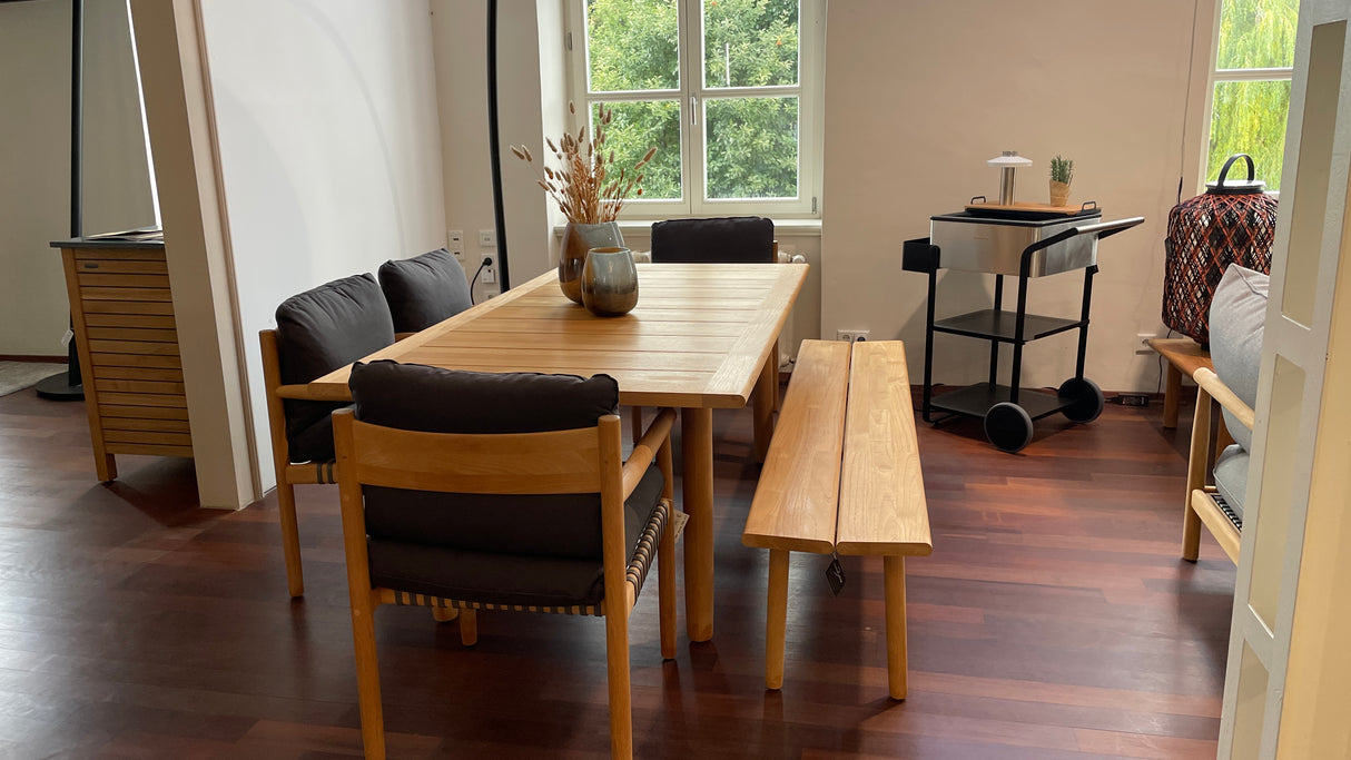 DEDON TIBBO Tischgruppe - TIBBO Tisch mit passenden TIBBO Armlehnenstühlen und Sitzbank