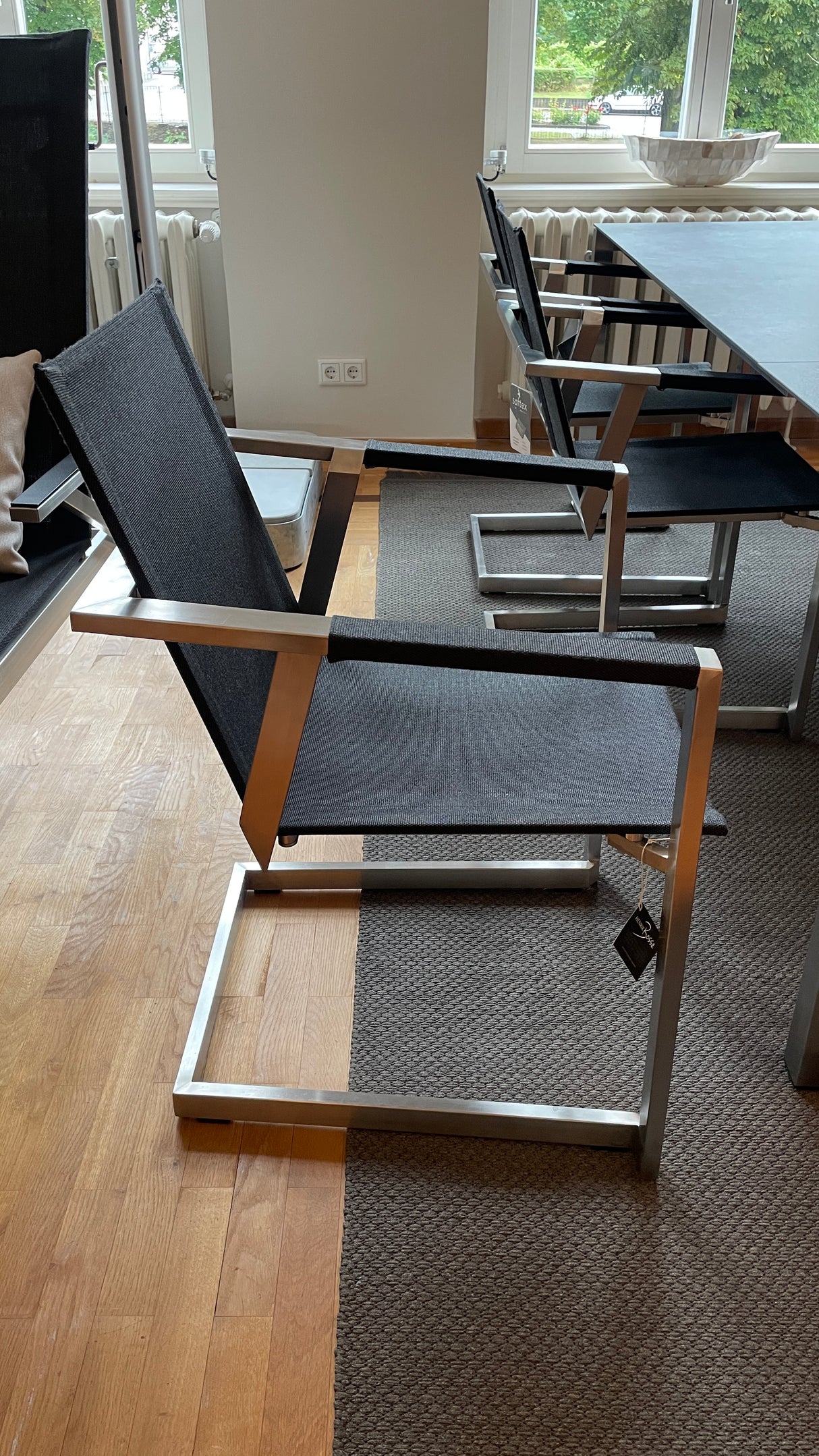 Solpuri Tischgruppe - Classic stainless steel Ausziehtisch mit 6 Allure Freischwingern