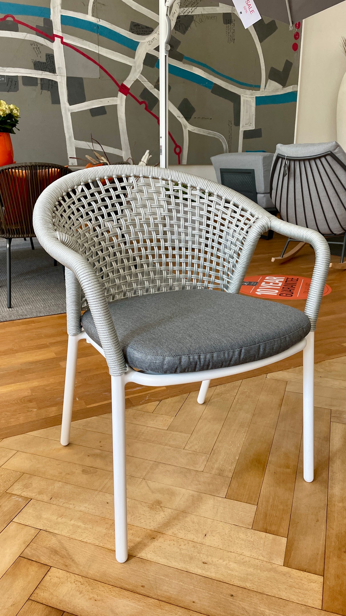 Solpuri Tischgruppe - Grid Dining Tisch mit 4 Jooy Stühlen