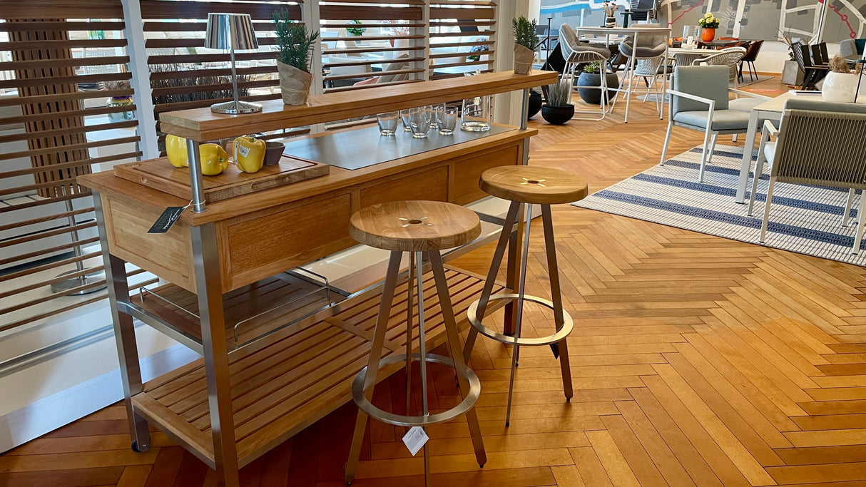 Solpuri Cocktailküche - Butler mit 2 Yix Barhockern