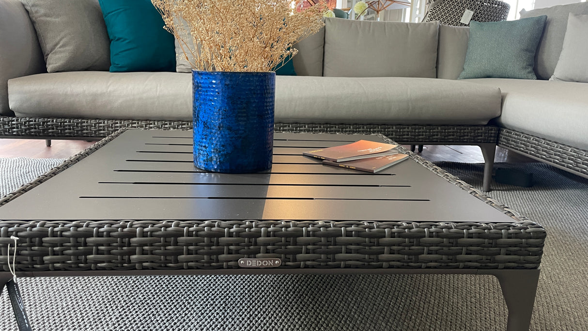 DEDON MU - Lounge mit passenden Kaffeetisch