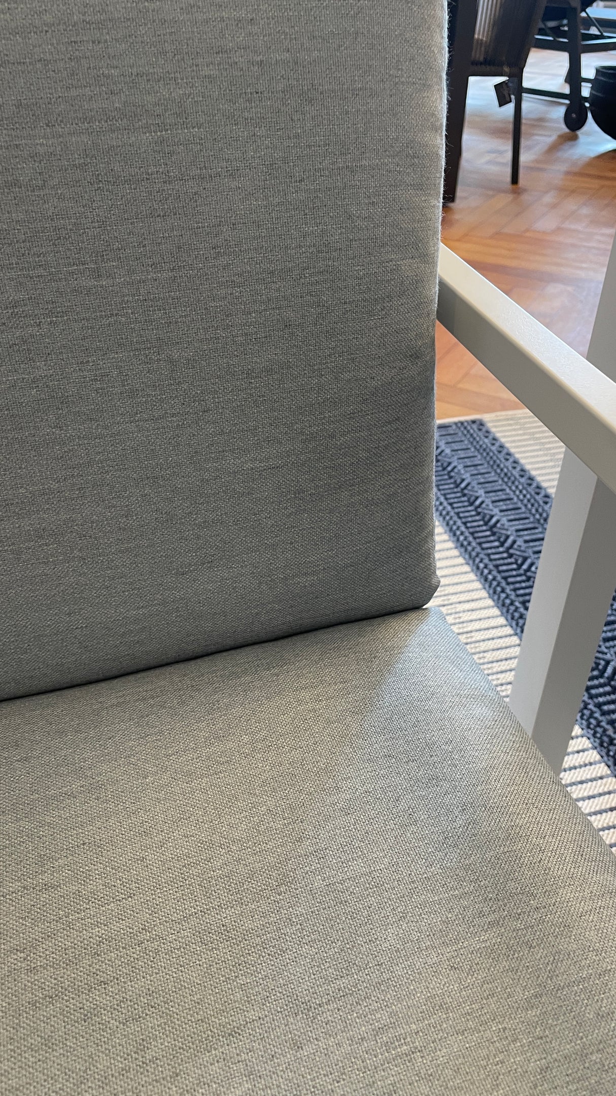 Solpuri Loungeset - Club mit Low - Dining Tisch und zwei Stühlen