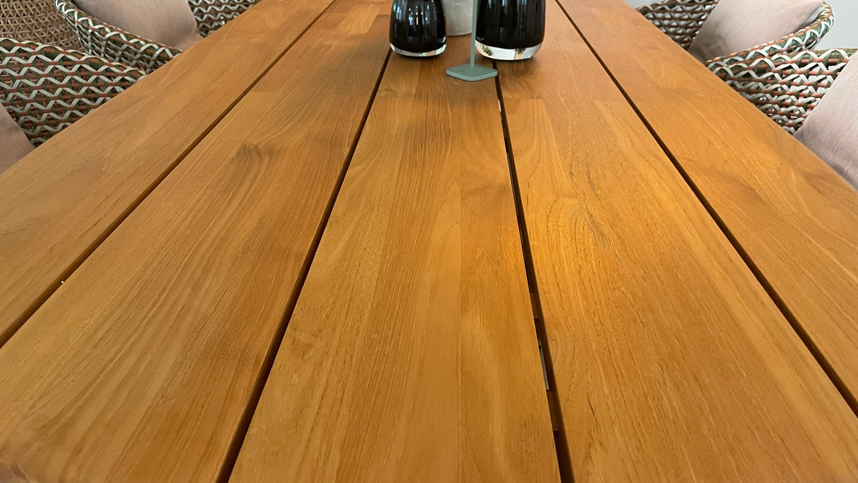 DEDON MBRACE Tischgruppe - MBRACE Tisch mit passenden MBRACE Armlehnenstühlen