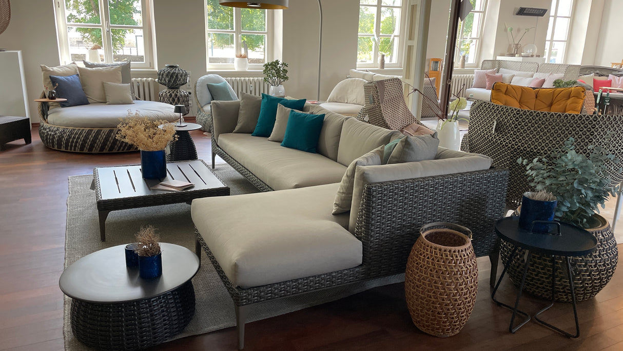 DEDON MU - Lounge mit passenden Kaffeetisch