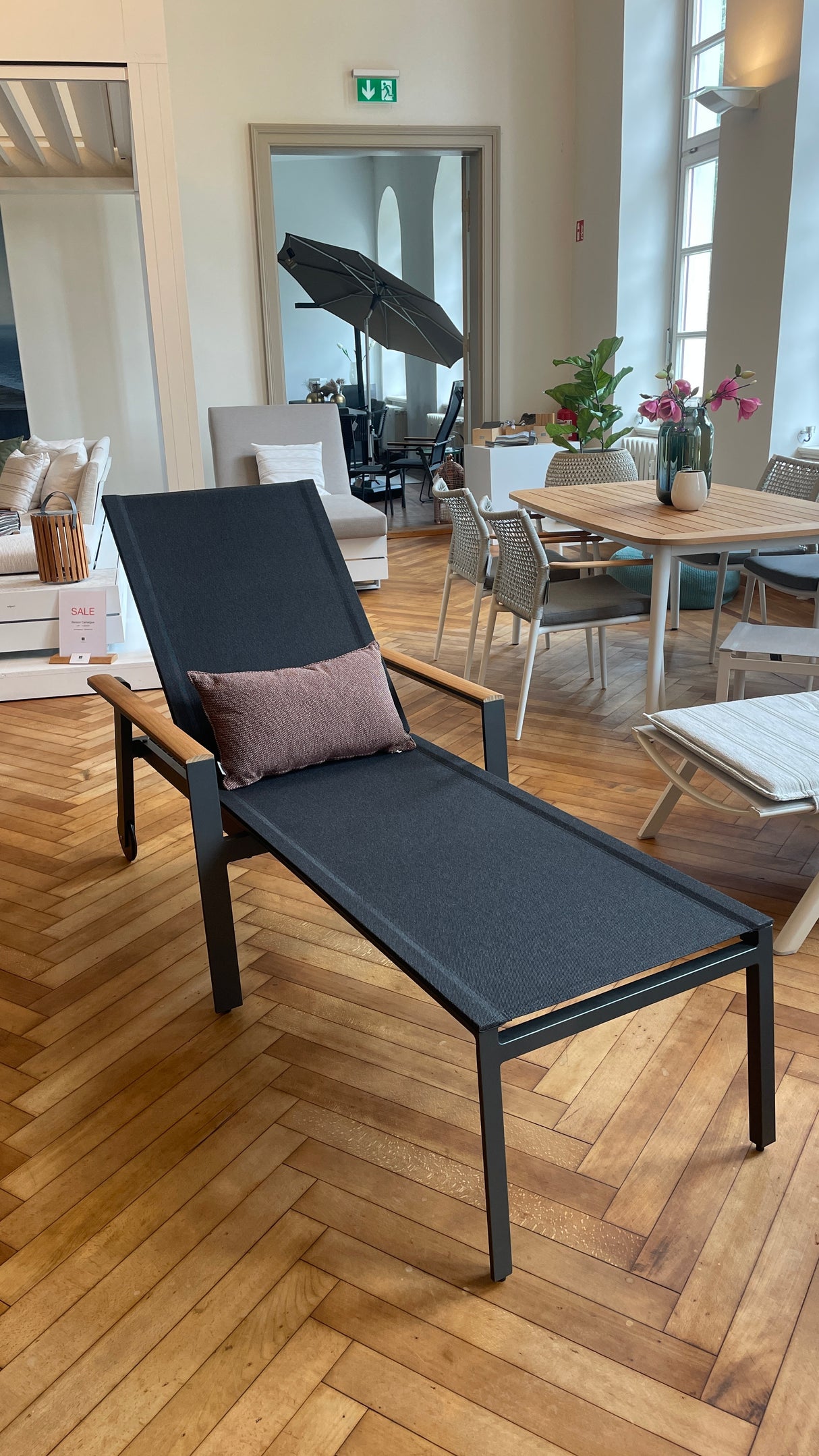 Solpuri Sonnenliege - Spa mit Teak - Armlehne