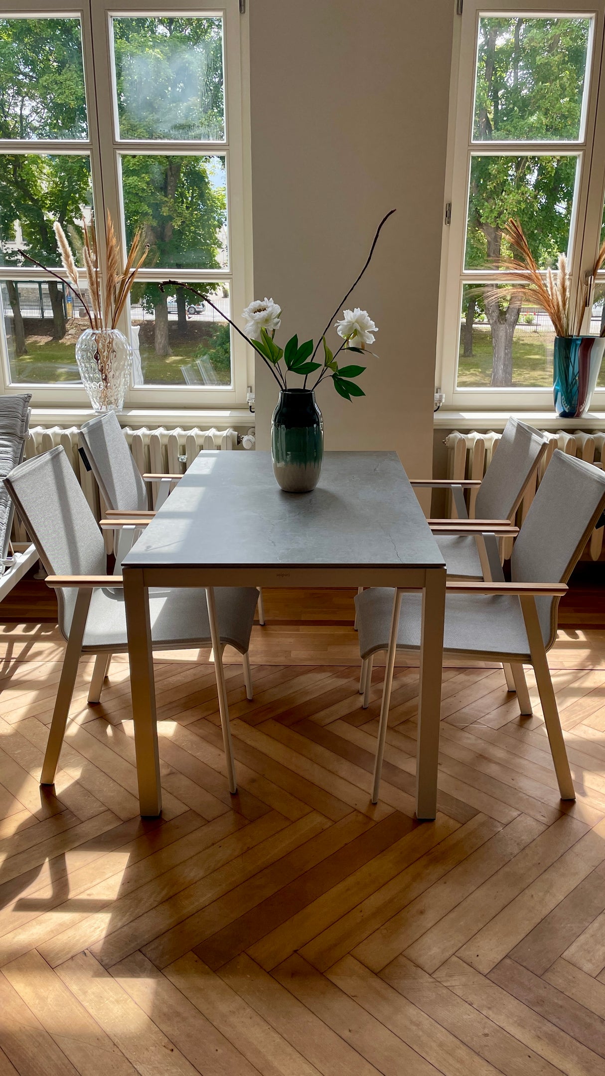 Solpuri Tischgruppe - Classic Alu Dining Tisch mit 4 Soul Stühlen