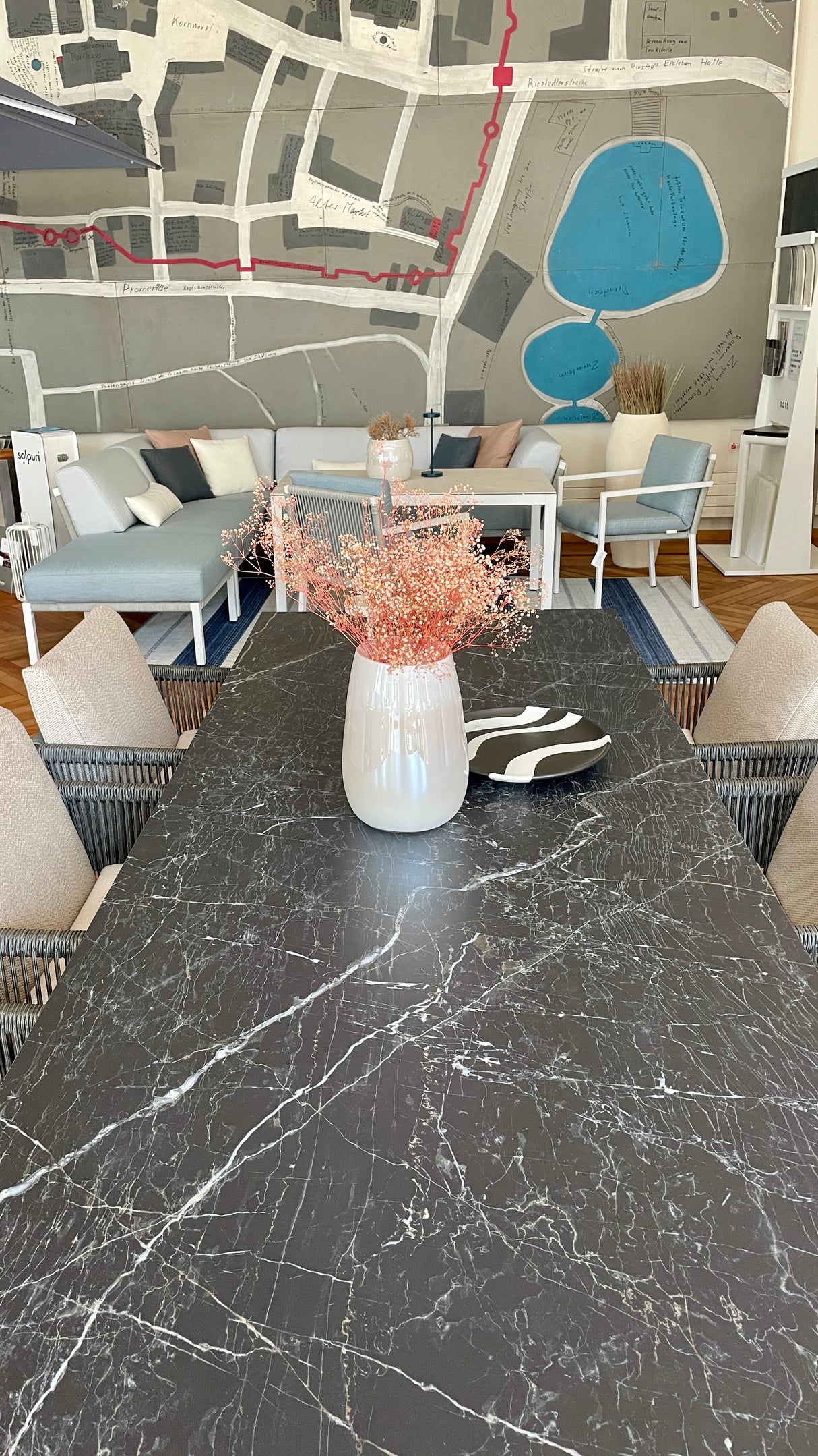 Solpuri Tischgruppe - Elements Dining Tisch mit 6 Club Dining Sessel