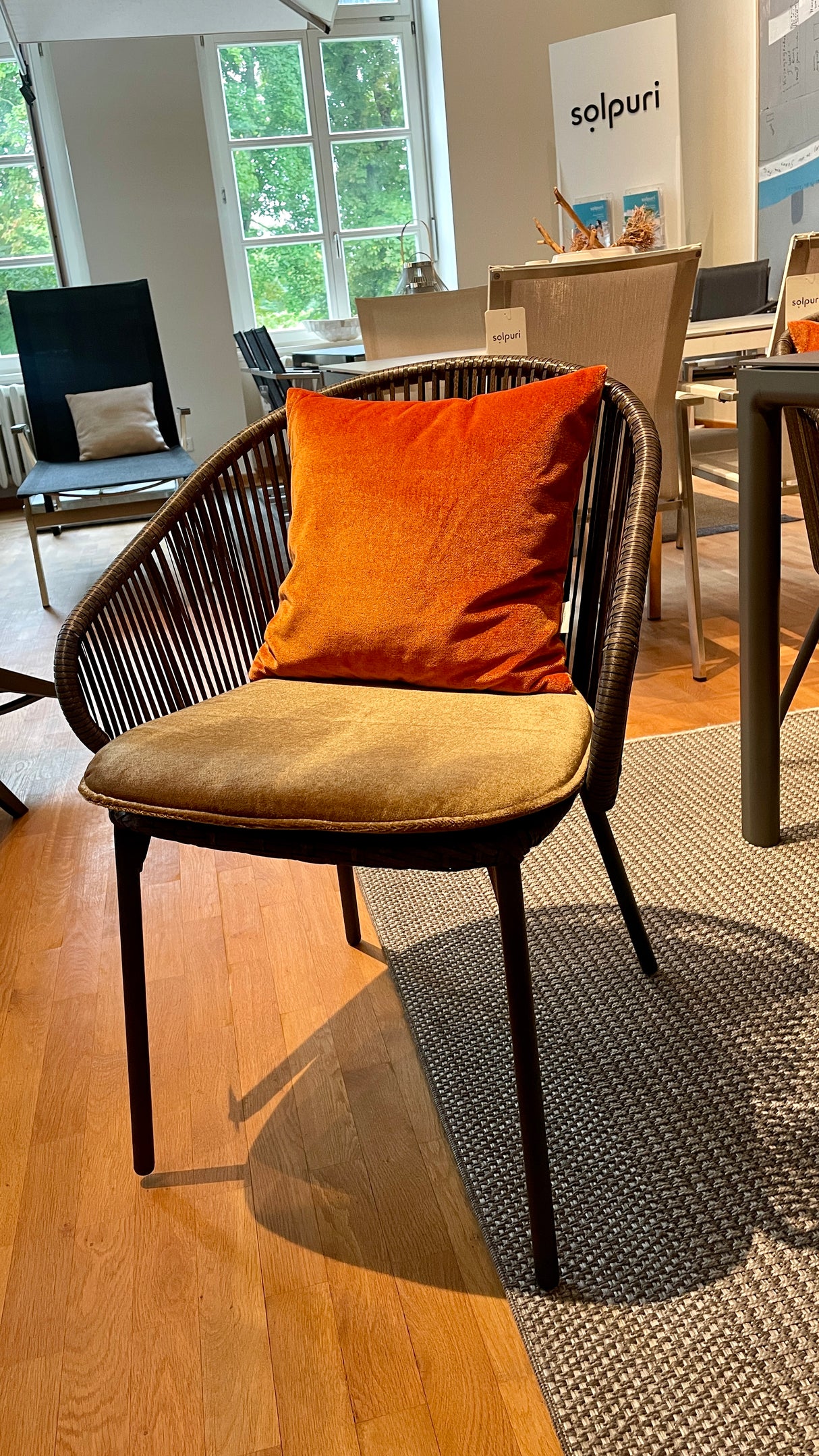 Solpuri Tischgruppe - Soft Dining Tisch mit 6 Fischer Basil Sessel