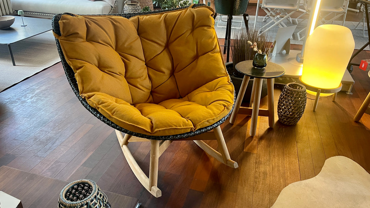 DEDON MBRACE Schaukelstuhl inkl. Gesamtauflage