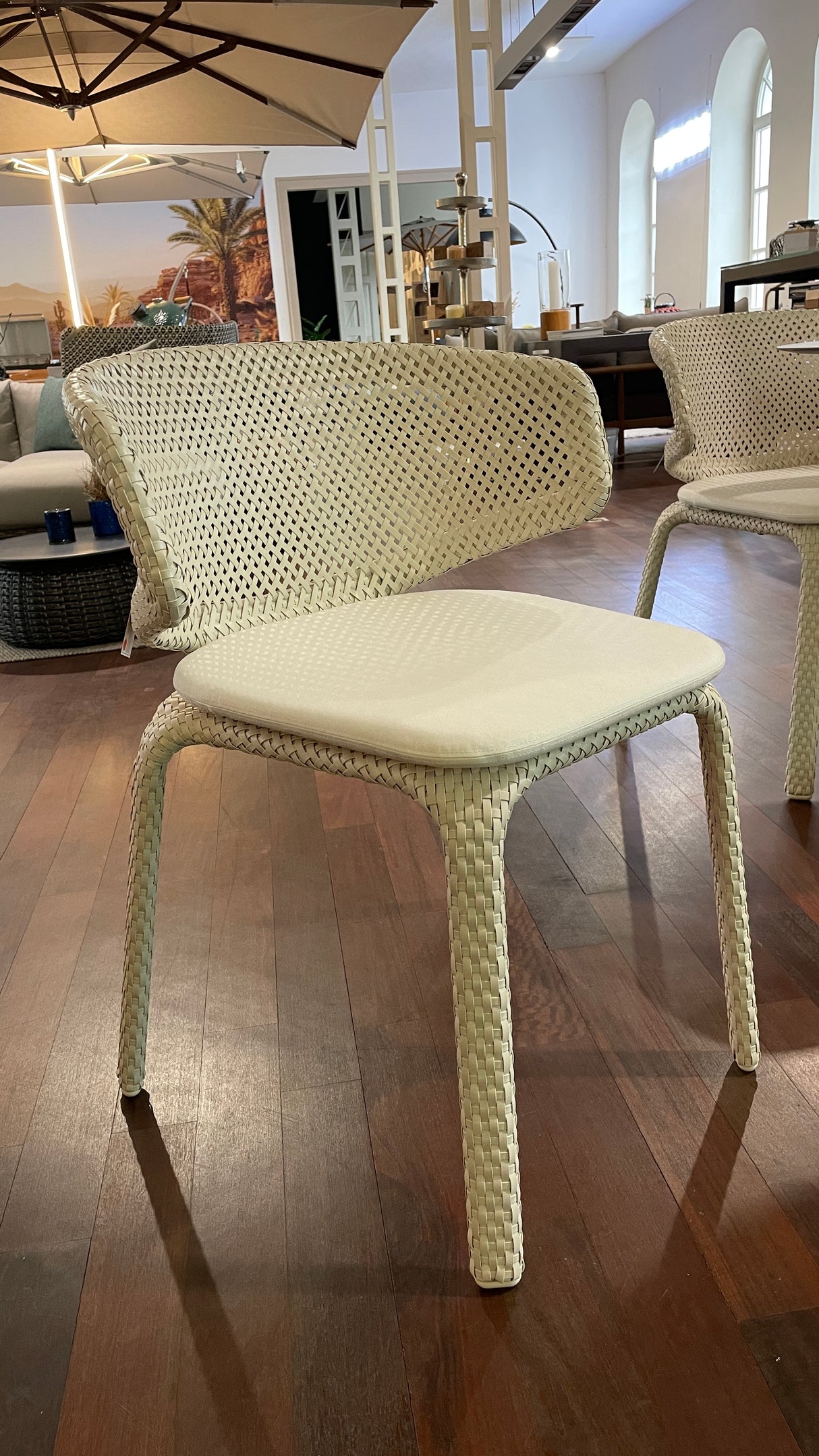 DEDON Tischgruppe - SATELLITE Tisch mit 3 Seashell Stühlen