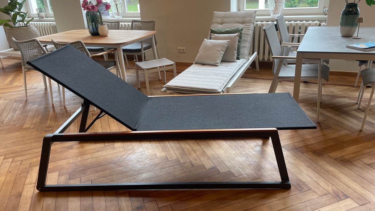 Solpuri Sonnenliege - Foxx mit Teak - Armlehne