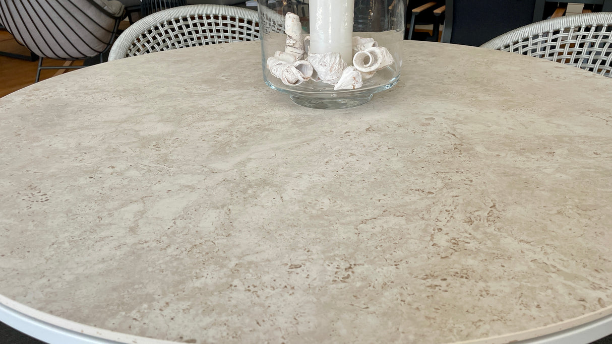 Solpuri Tischgruppe - Grid Dining Tisch mit 4 Jooy Stühlen