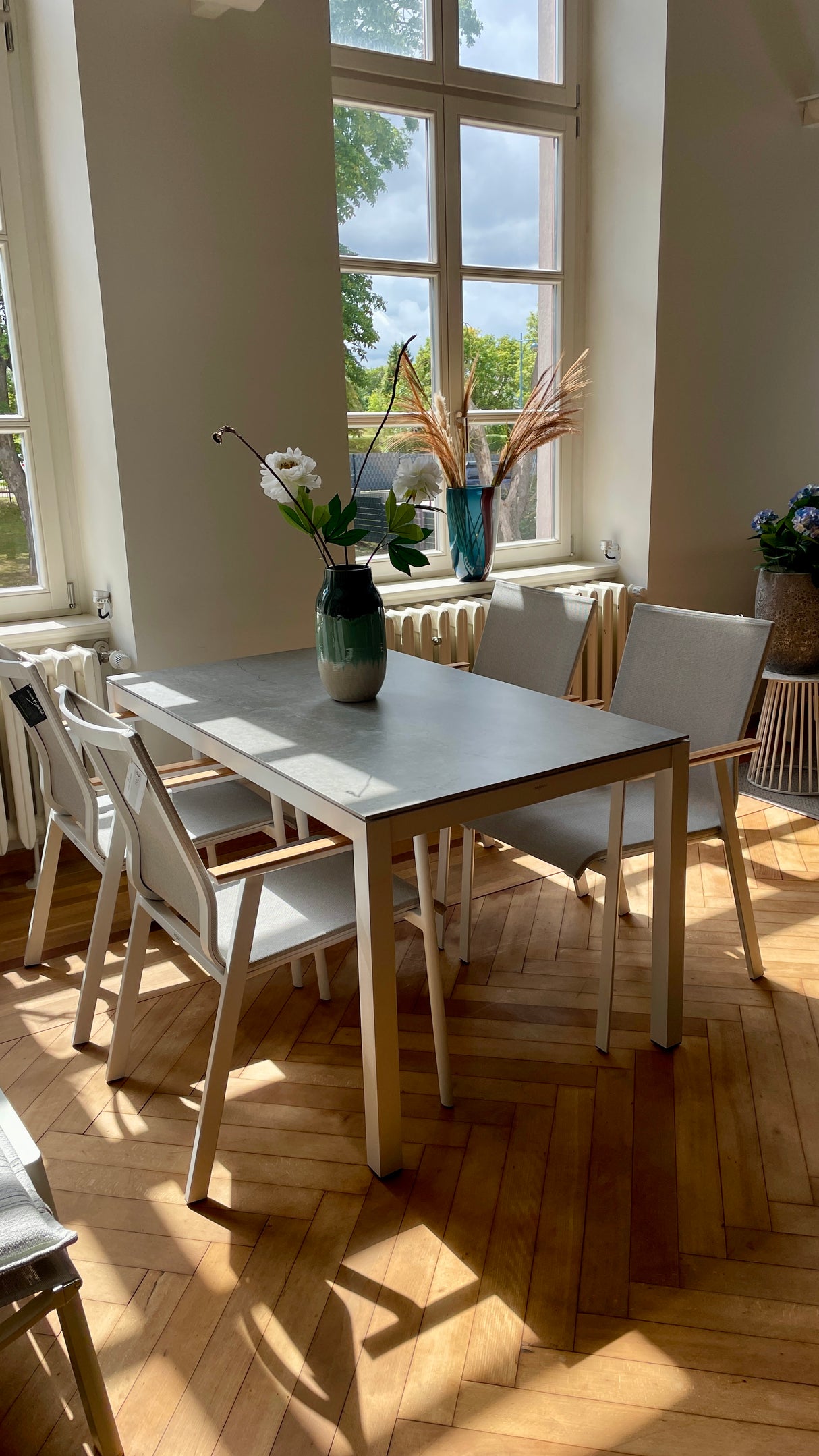 Solpuri Tischgruppe - Classic Alu Dining Tisch mit 4 Soul Stühlen