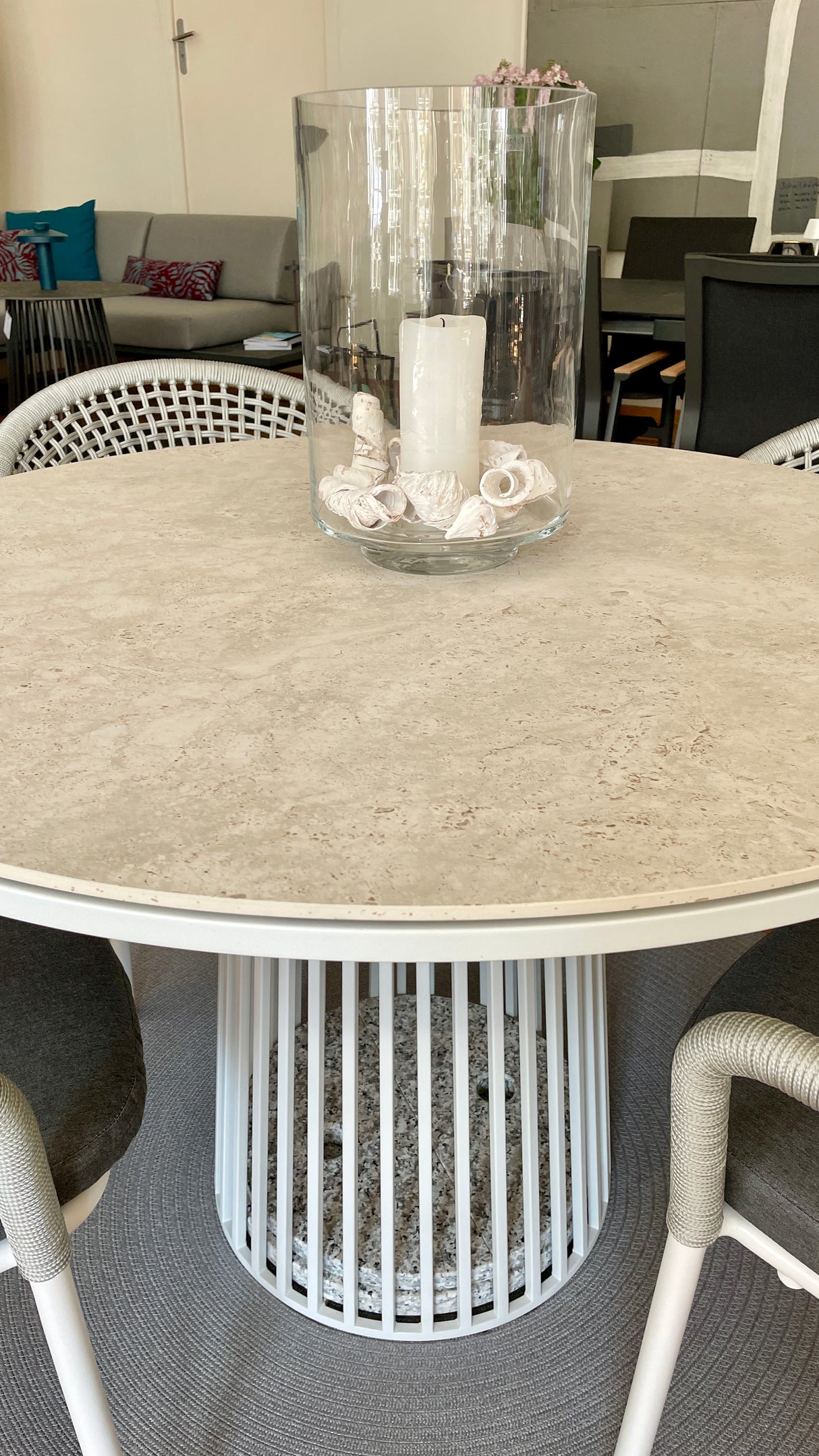 Solpuri Tischgruppe - Grid Dining Tisch mit 4 Jooy Stühlen