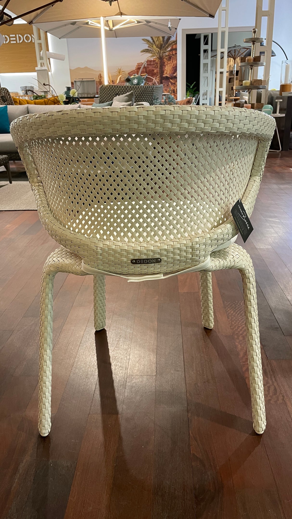 DEDON Tischgruppe - SATELLITE Tisch mit 3 Seashell Stühlen