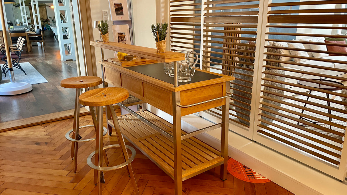 Solpuri Cocktailküche - Butler mit 2 Yix Barhockern