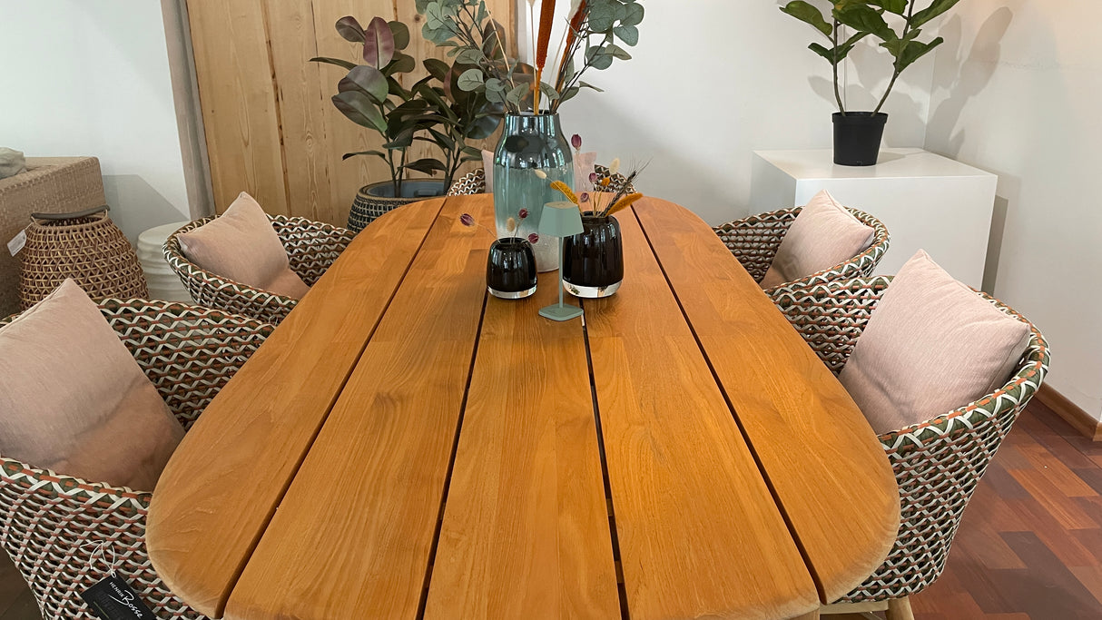 DEDON MBRACE Tischgruppe - MBRACE Tisch mit passenden MBRACE Armlehnenstühlen