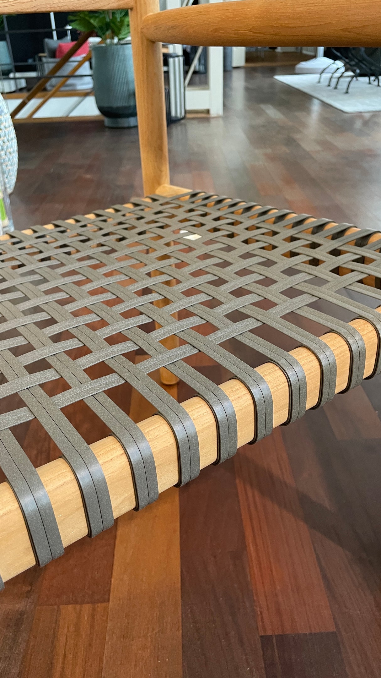 DEDON TIBBO Tischgruppe - TIBBO Tisch mit passenden TIBBO Armlehnenstühlen und Sitzbank