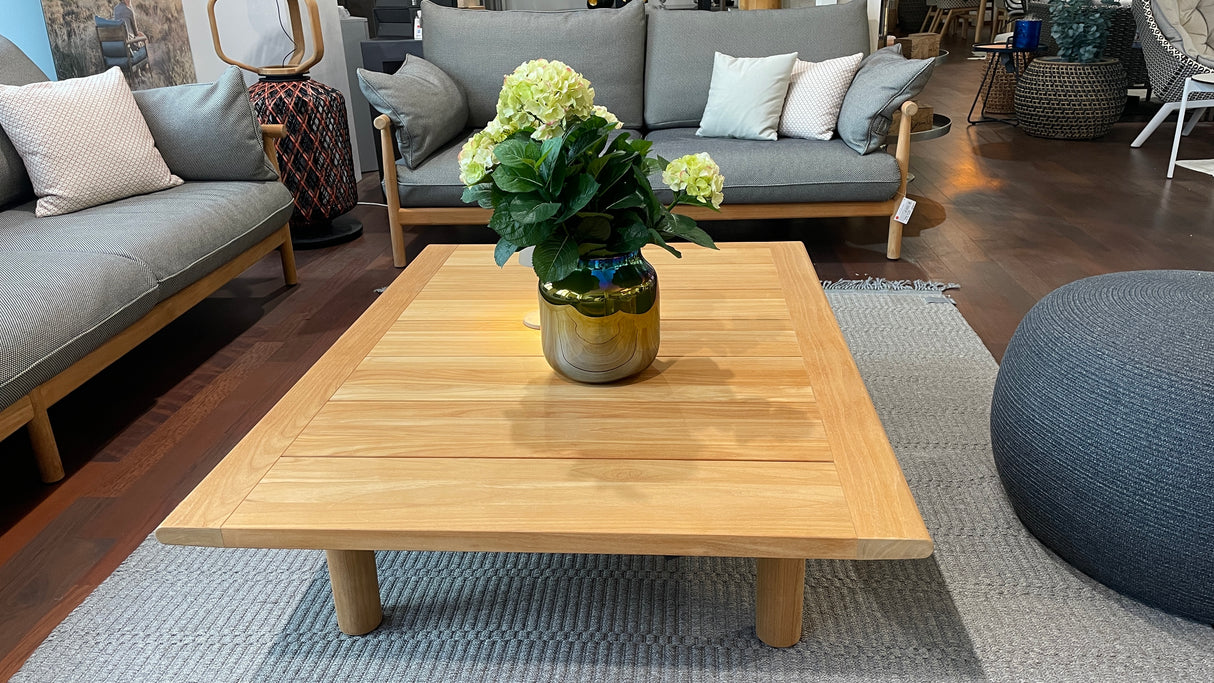 DEDON TIBBO Lounge - TIBBO 2er Sofa, 3er Sofa, Sessel und Kaffeetisch