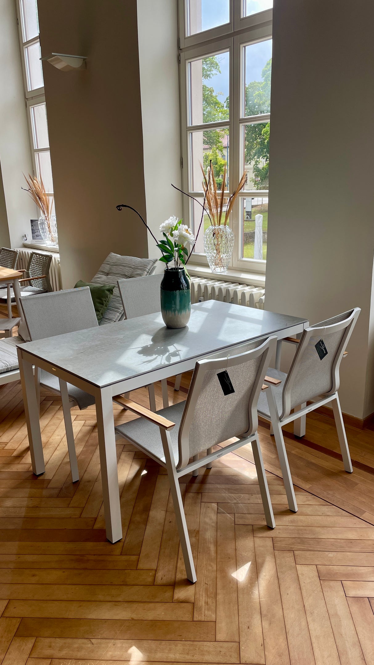 Solpuri Tischgruppe - Classic Alu Dining Tisch mit 4 Soul Stühlen