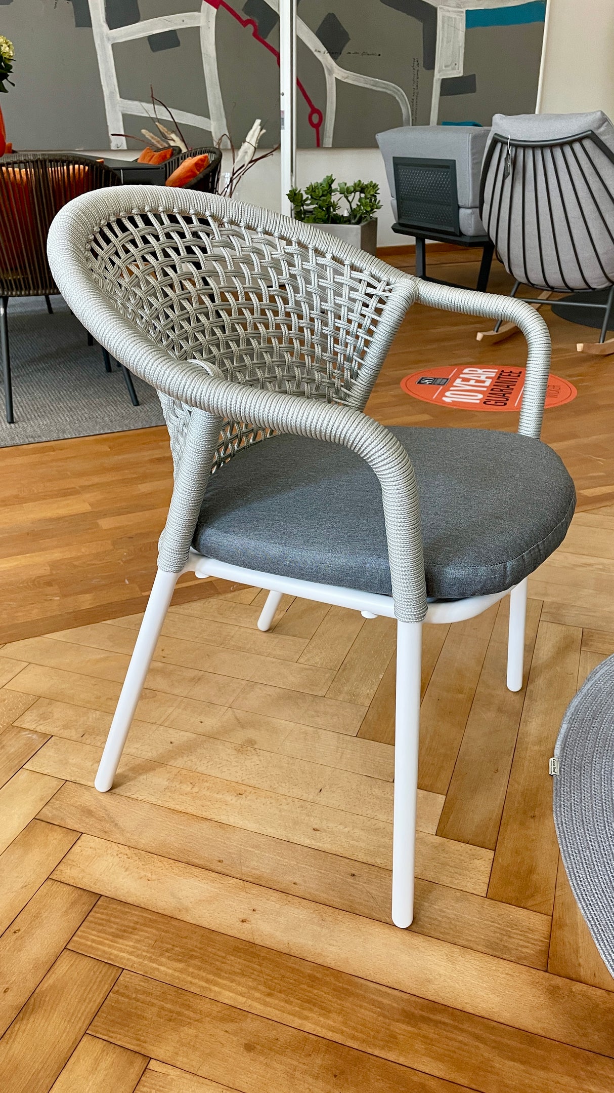 Solpuri Tischgruppe - Grid Dining Tisch mit 4 Jooy Stühlen