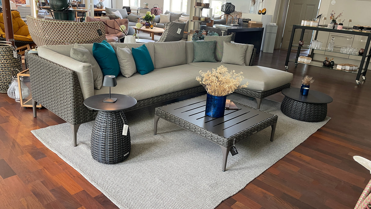 DEDON MU - Lounge mit passenden Kaffeetisch