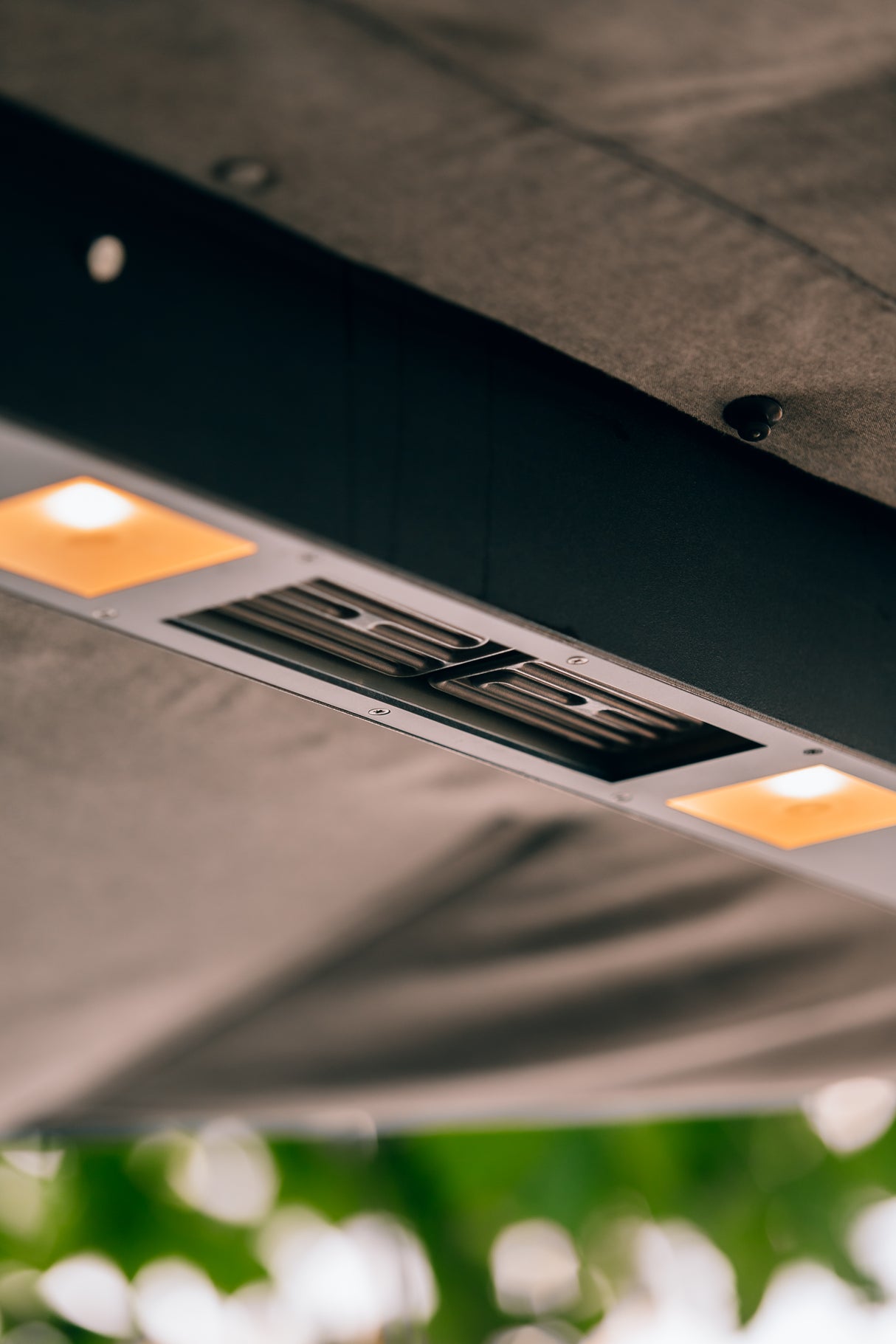 detailansicht_des_heizstrahlers_von_heatsail_modell_leaf_erhaeltlich_im_onlineshop_von_henrik-bosse.de