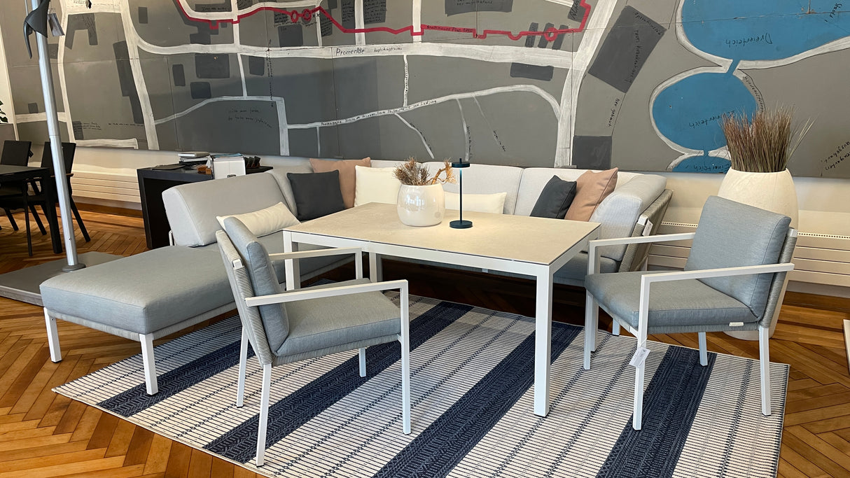 Solpuri Loungeset - Club mit Low - Dining Tisch und zwei Stühlen