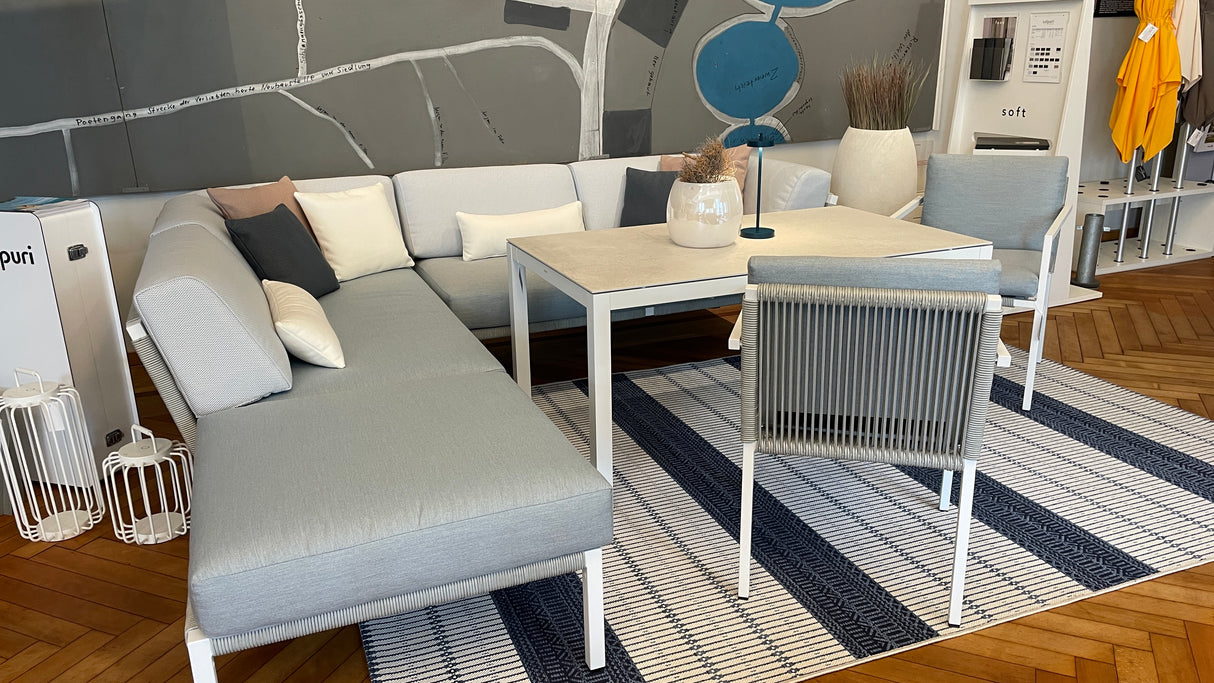 Solpuri Loungeset - Club mit Low - Dining Tisch und zwei Stühlen