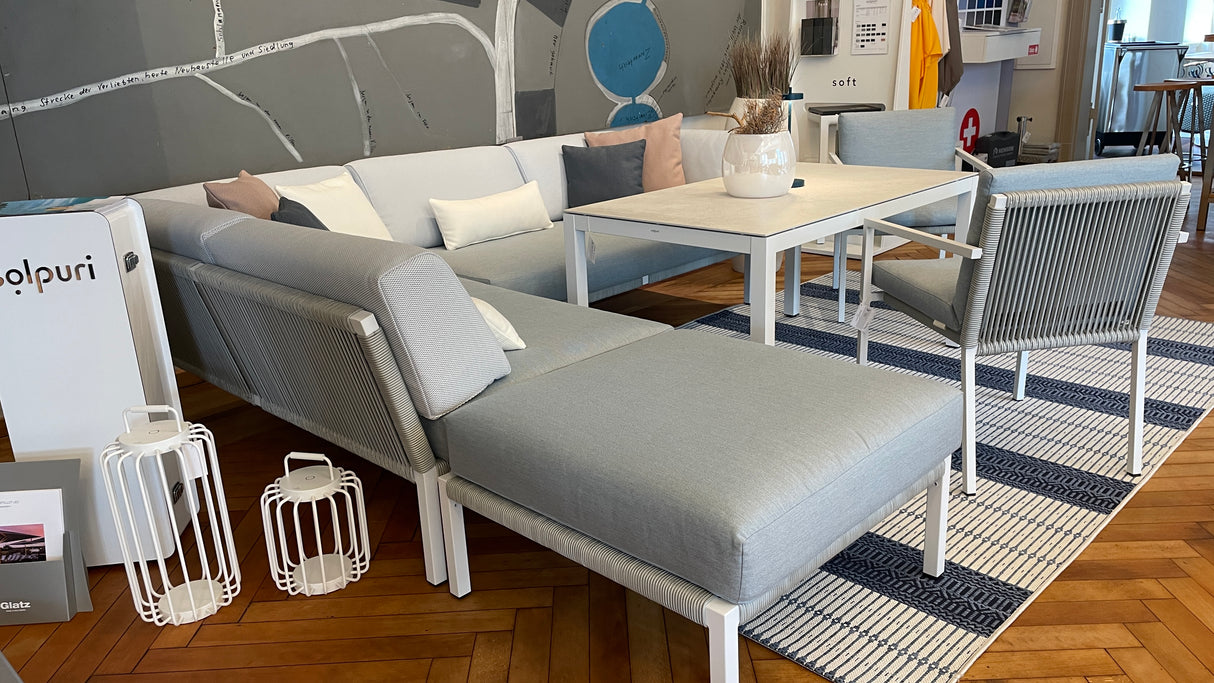 Solpuri Loungeset - Club mit Low - Dining Tisch und zwei Stühlen