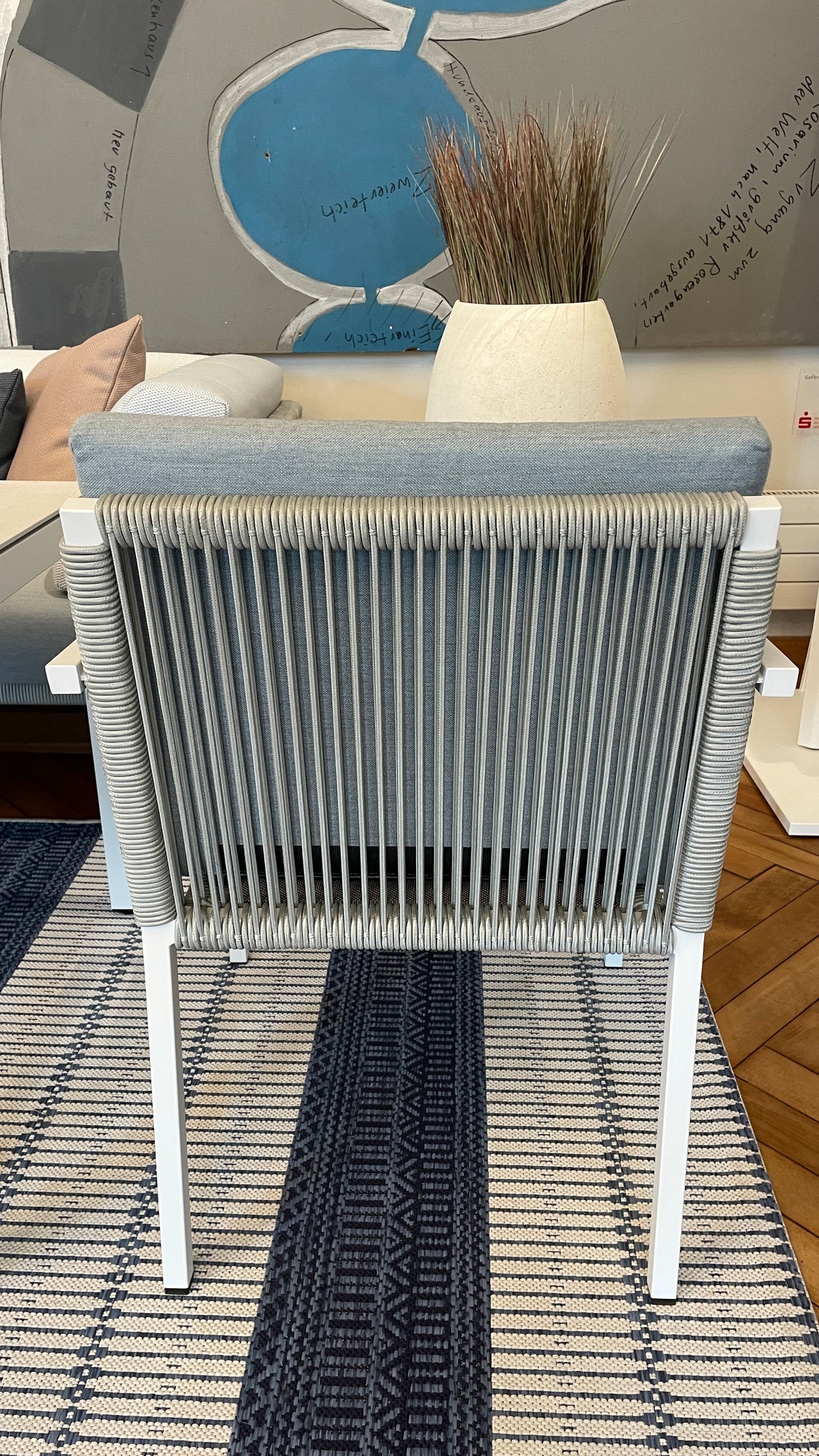 Solpuri Loungeset - Club mit Low - Dining Tisch und zwei Stühlen