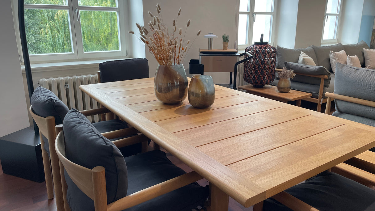 DEDON TIBBO Tischgruppe - TIBBO Tisch mit passenden TIBBO Armlehnenstühlen und Sitzbank