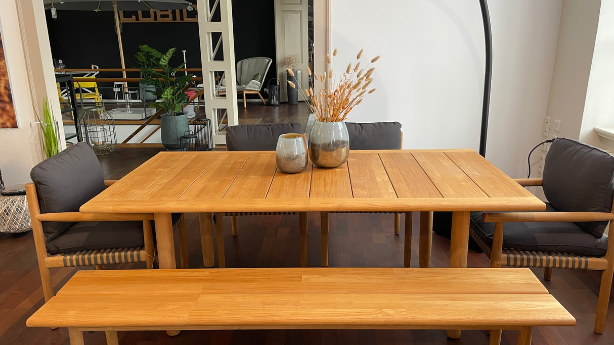 DEDON TIBBO Tischgruppe - TIBBO Tisch mit passenden TIBBO Armlehnenstühlen und Sitzbank