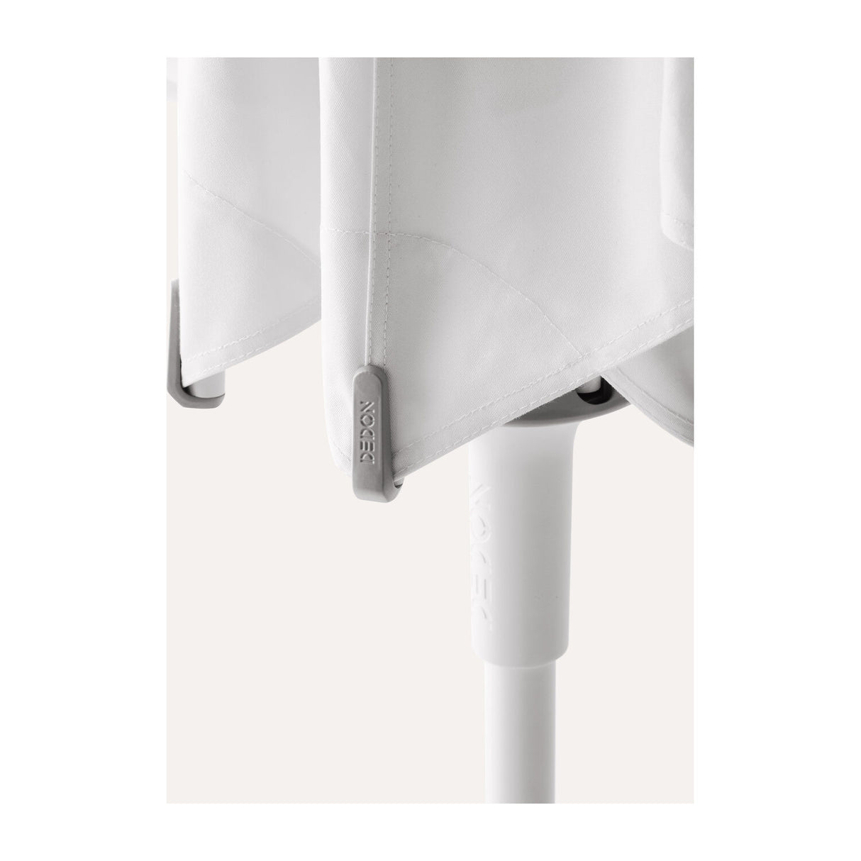 DEDON REAV SQUARE M - CANTILEVER - 300 cm x 300 cm, inkl. Montagesatz zur Bodenbefestigung im Betonboden, WINDSTÄRKE 6