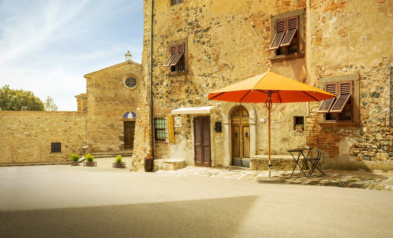 Holzsonnenschirme für private Gärten und kleine Gastronomie