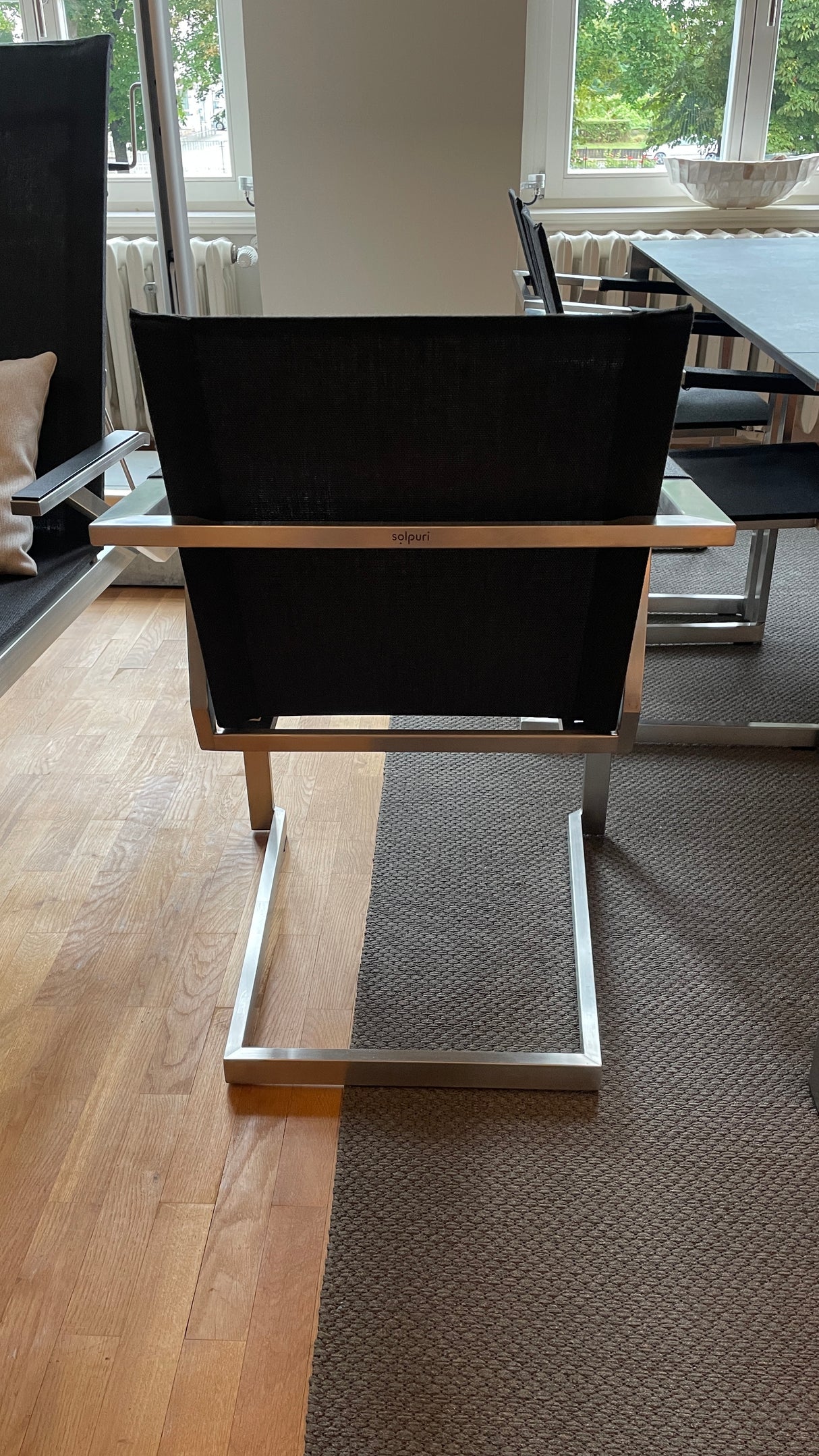 Solpuri Tischgruppe - Classic stainless steel Ausziehtisch mit 6 Allure Freischwingern