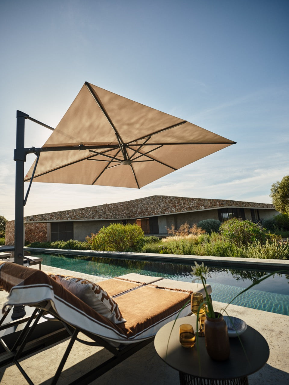 Glatz VITA Sfera Ampelschirm, Gestell Aluminium, seidengrau oder anthrazit pulverbeschichtet, Ø 375 cm